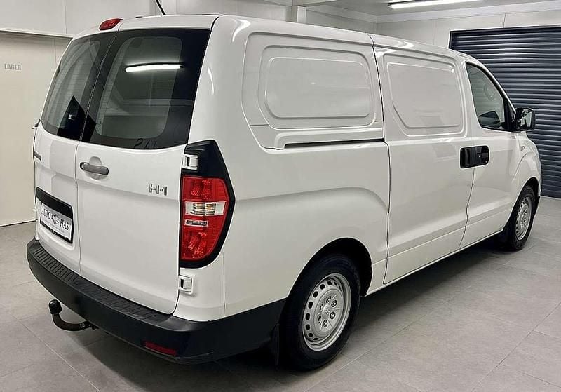 Gebraucht Hyundai H-1 116 PS (85 kW) 2017 Weiß Van / Kleinbus