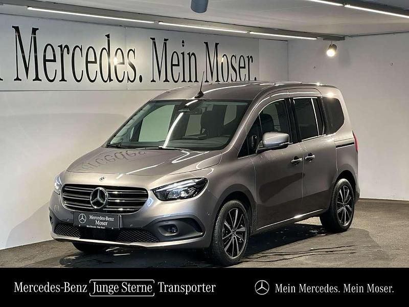 Grau Gebraucht 2023 Mercedes T180 Progressive Van / Kleinbus | € 30.690 (Guter Preis) - Bild 1/4