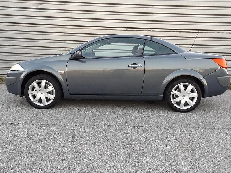 Gebraucht Renault Mégane II Dynamique 111 PS (81 kW) 2007 Stahlgrau metallic Cabrio