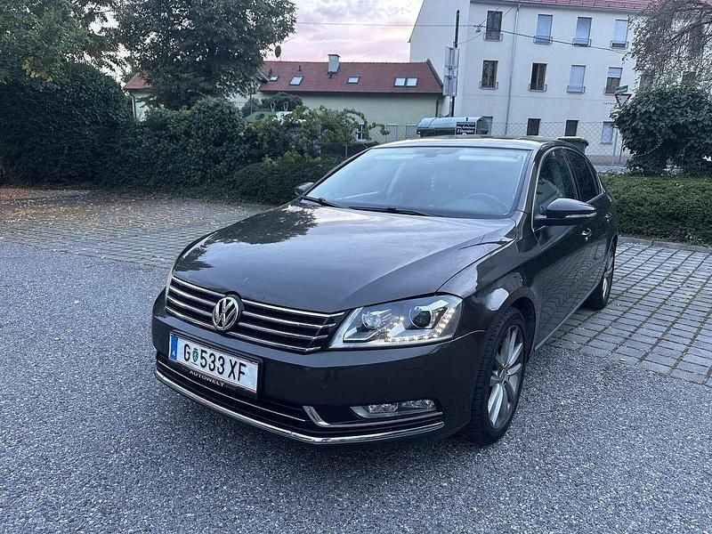 Gebraucht VW Passat 105 PS (77 kW) 2012 Limousine