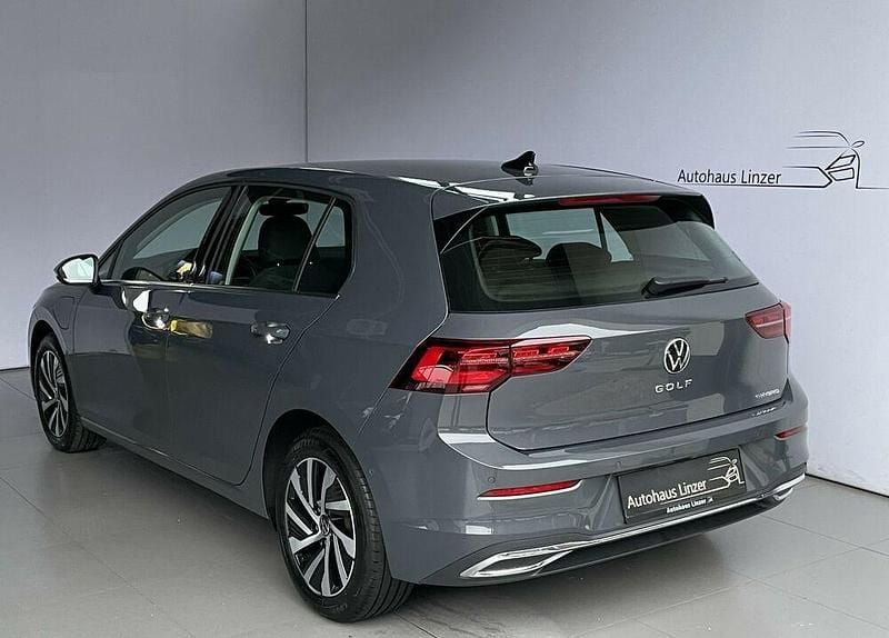 Gebraucht VW Golf VIII 150 PS (110 kW) 2022 Grau Limousine