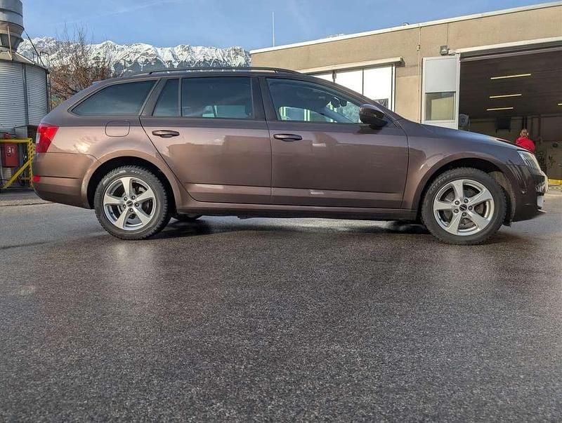 Gebraucht Skoda Octavia Ambition 110 PS (80 kW) 2016 Braun Kleinwagen