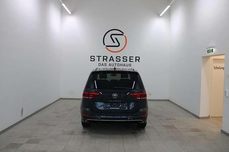 Neu VW Touran R-line 150 PS (110 kW) 2025 Mittelgrau  normal Van / Kleinbus