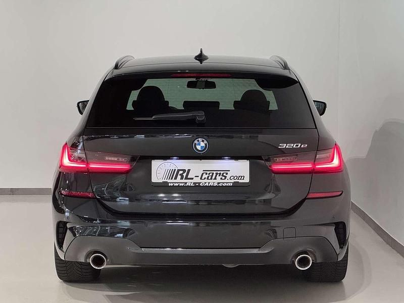 Gebraucht BMW 320e M Sport 204 PS (150 kW) 2022 Schwarz Kombi