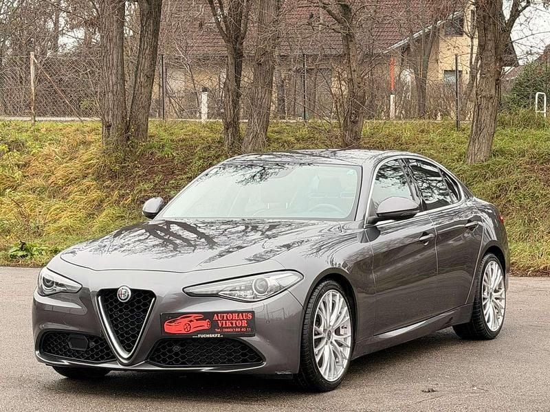 Grau Gebraucht 2016 Alfa Romeo Giulia Super Limousine | € 16.490 (Fairer Preis) - Bild 1/4