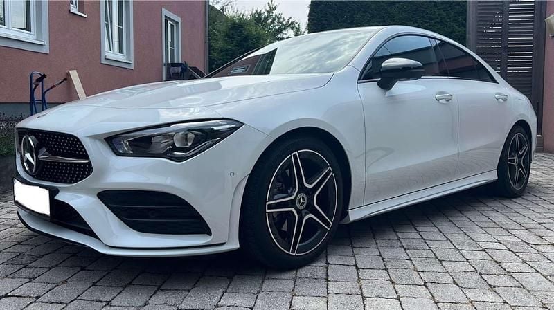 Weiß Gebraucht 2023 Mercedes CLA200 Coupé | € 36.500 (Fairer Preis) - Bild 1/4