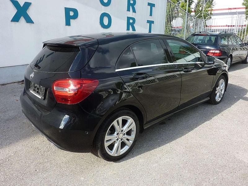 Gebraucht Mercedes A160 102 PS (75 kW) 2015 Schwarz Limousine