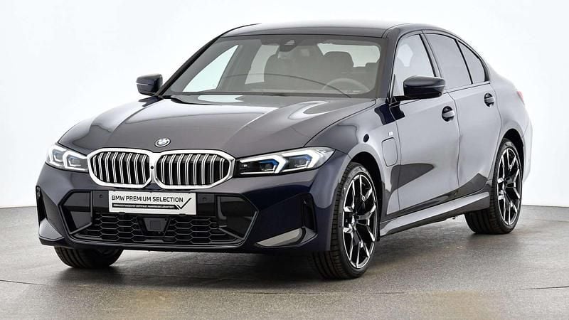 Blau Gebraucht 2024 BMW 330e Efficient Dynamics Limousine | € 49.392 (Etwas zu teuer) - Bild 1/4