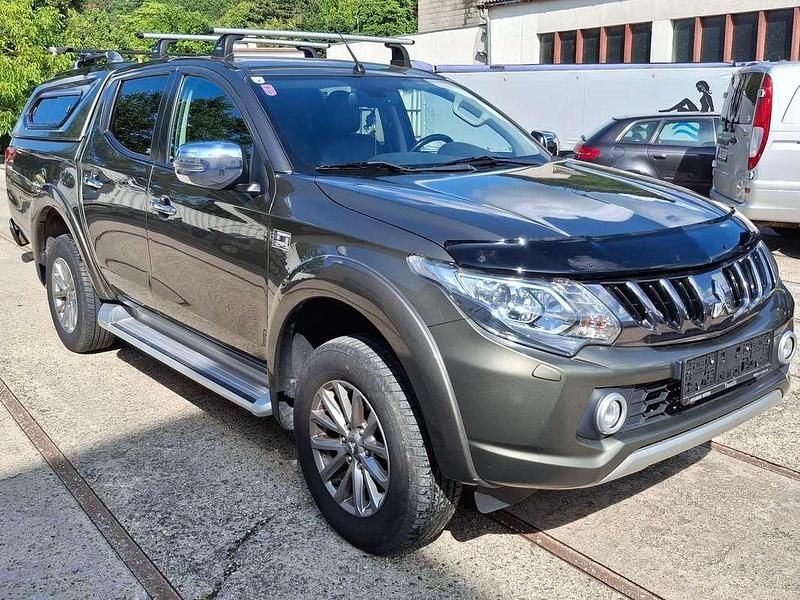 Grün Gebraucht 2017 Mitsubishi L200 Instyle Abholung | € 19.999 - Bild 1/4