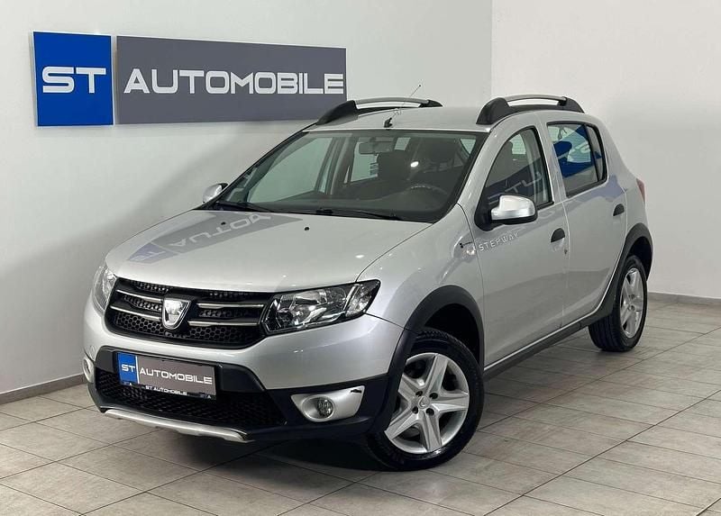 Grau Gebraucht 2013 Dacia Sandero Prestige Kleinwagen | € 7.990 (Etwas zu teuer) - Bild 1/3