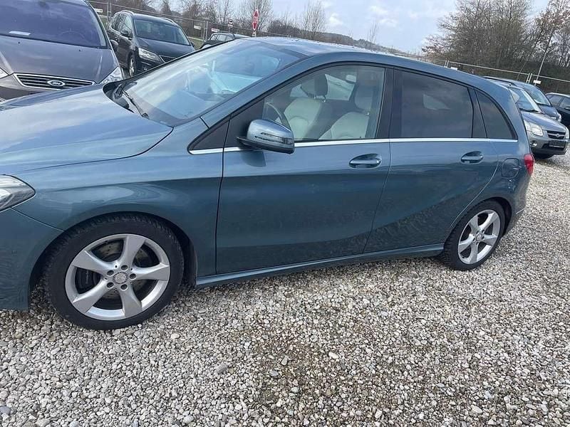 Gebraucht Mercedes B220 184 PS (135 kW) 2014 Blau Van / Kleinbus