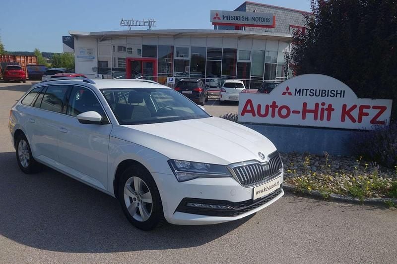 Weiß Gebraucht 2023 Skoda Superb Kombi | € 29.990 (Fairer Preis) - Bild 1/4