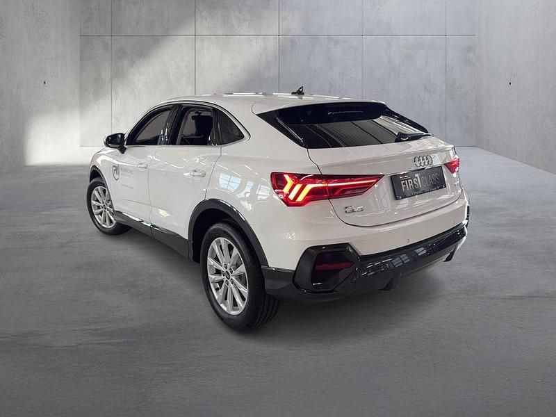 Neu Audi Q3 Sportback Ambiente 150 PS (110 kW) 2025 Weiss  normal SUV