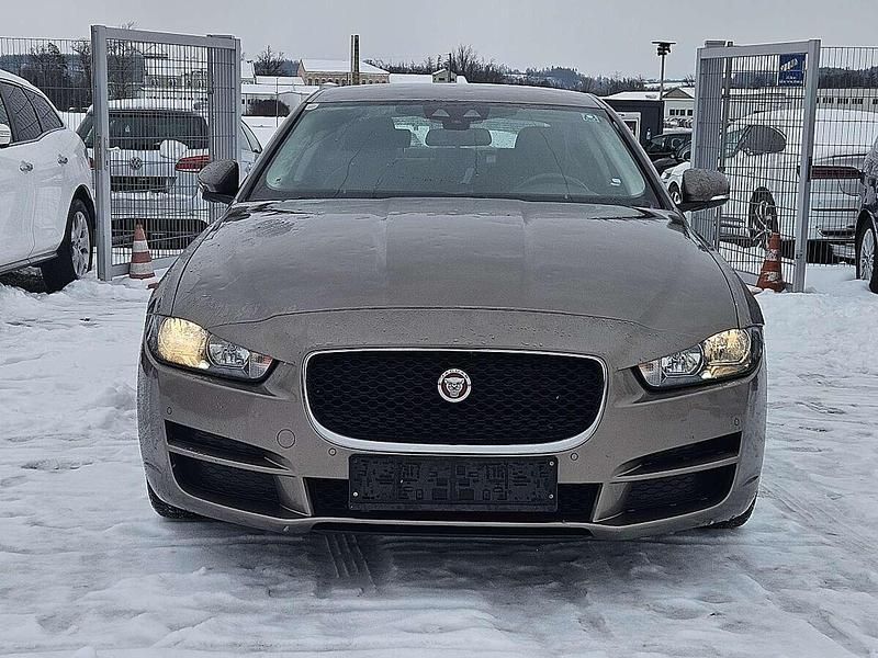 Gebraucht Jaguar XE Pure 163 PS (119 kW) 2016 Braun Limousine
