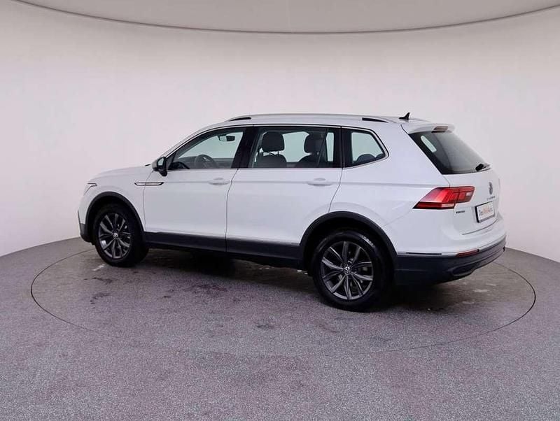 Gebraucht VW Tiguan Allspace Life 150 PS (110 kW) 2023 Weiss  normal SUV