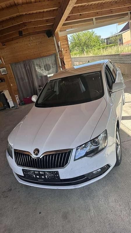 Gebraucht 2015 Skoda Superb Active Kombi | € 5.599 - Bild 1/4