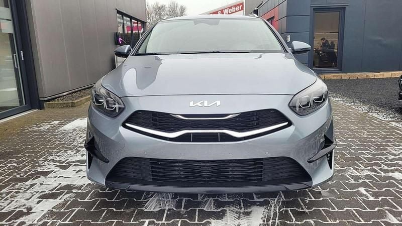 Neu Kia Ceed Sportswagon 140 PS (102 kW) 2025 Silber Kombi