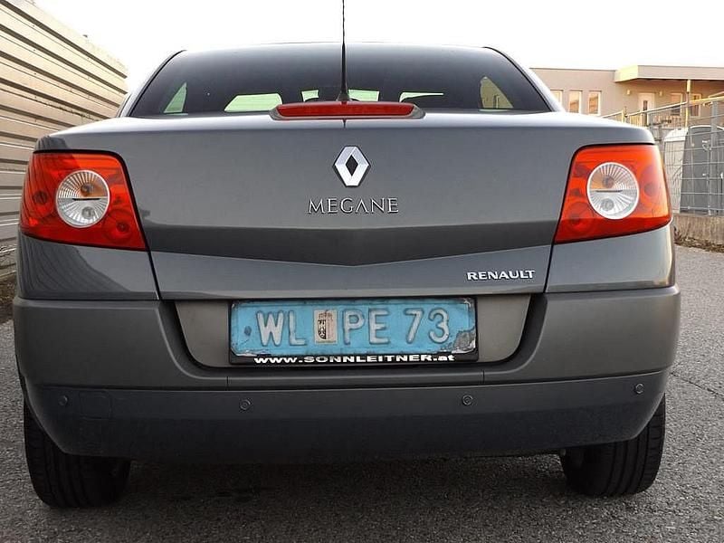 Gebraucht Renault Mégane II Dynamique 111 PS (81 kW) 2007 Stahlgrau metallic Cabrio