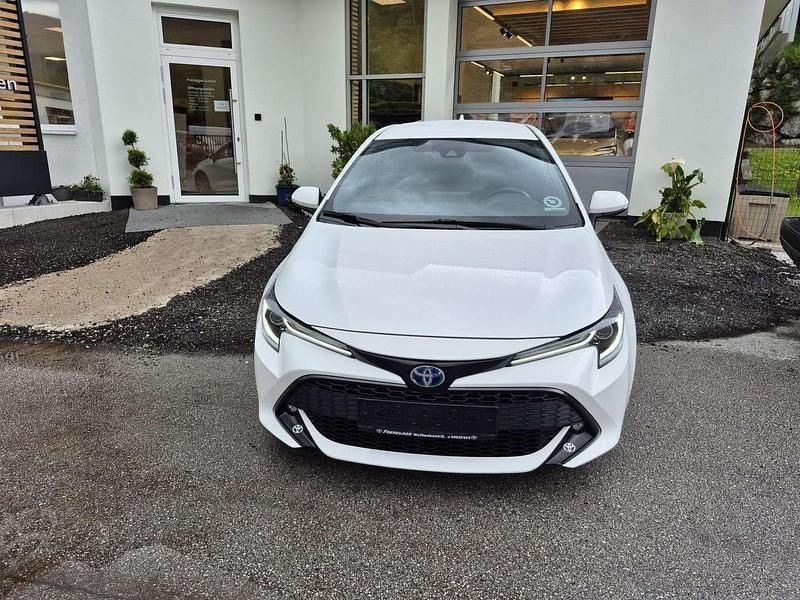 Gebraucht Toyota Corolla Hybrid Design 184 PS (135 kW) 2022 Weiß Limousine