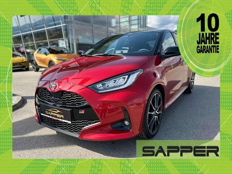 Schwarz Gebraucht 2024 Toyota Yaris Hybrid Sport Limousine | € 25.990 (Fairer Preis) - Bild 1/4