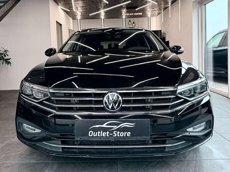 Gebraucht VW Passat R 150 PS (110 kW) 2020 Schwarz Kombi