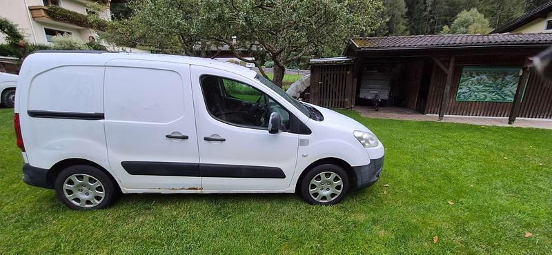 Gebraucht Peugeot Partner 75 PS (55 kW) 2010 Weiß Van / Kleinbus