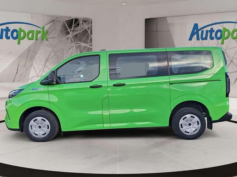 Neu Ford Transit Custom Trend 136 PS (100 kW) 2025 Grün Kombi
