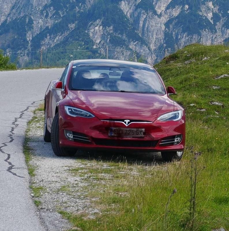 Rot Gebraucht 2018 Tesla Model S Performance Kleinwagen | € 25.000 (Superpreis) - Bild 1/1