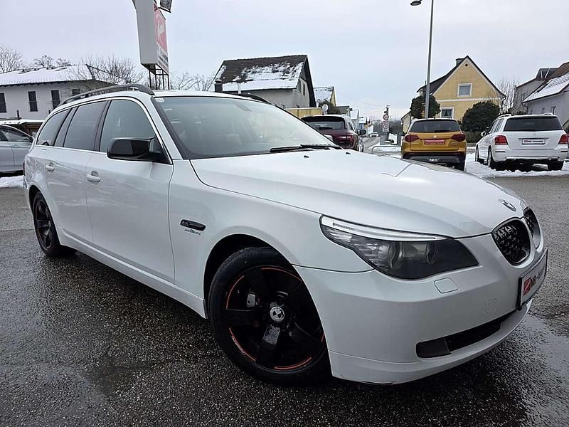 Gebraucht BMW 520 Sport Line 177 PS (130 kW) 2009 Weiß Kombi