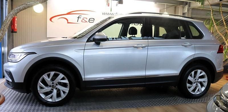 Gebraucht VW Tiguan Life 150 PS (110 kW) 2023 Silber SUV