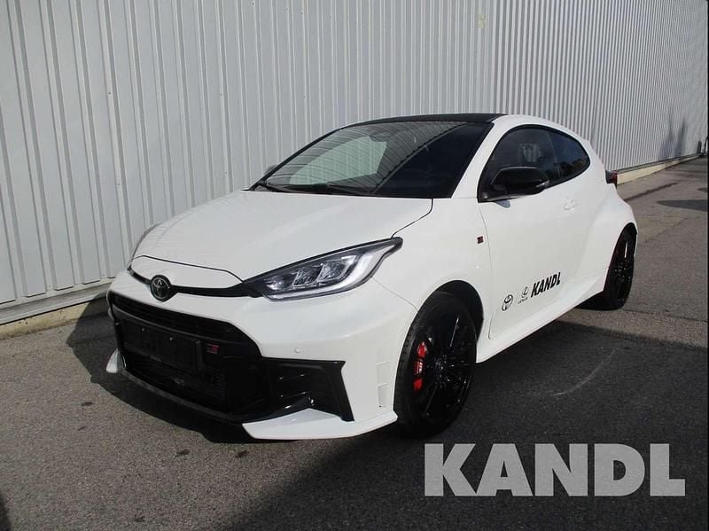 Weiß Gebraucht 2025 Toyota Yaris Limousine | € 57.990 - Bild 1/4