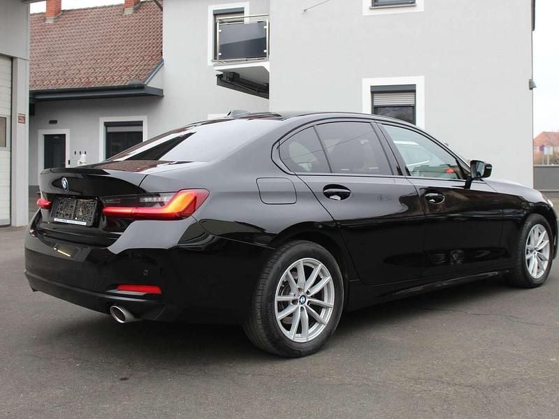 Gebraucht BMW 318 Shadowline 156 PS (114 kW) 2022 Schwarz Limousine