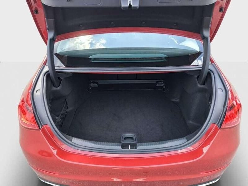 Gebraucht Mercedes C200 Avantgarde 204 PS (150 kW) 2024 Rot Limousine