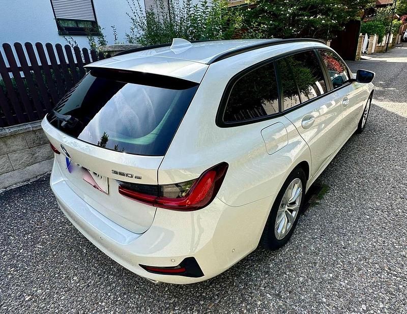Gebraucht BMW 320 Advantage 163 PS (119 kW) 2022 Weiß Kombi