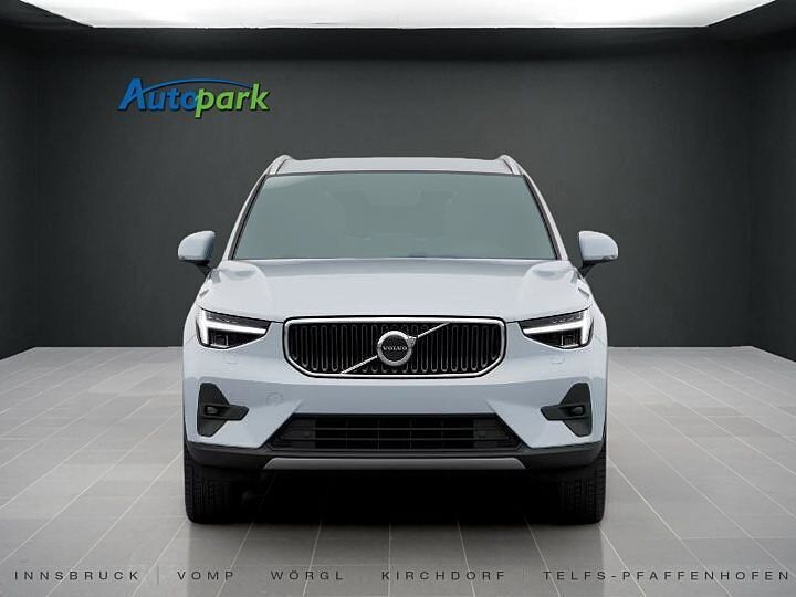 Gebraucht Volvo XC40 Core 129 PS (94 kW) 2024 Blau SUV