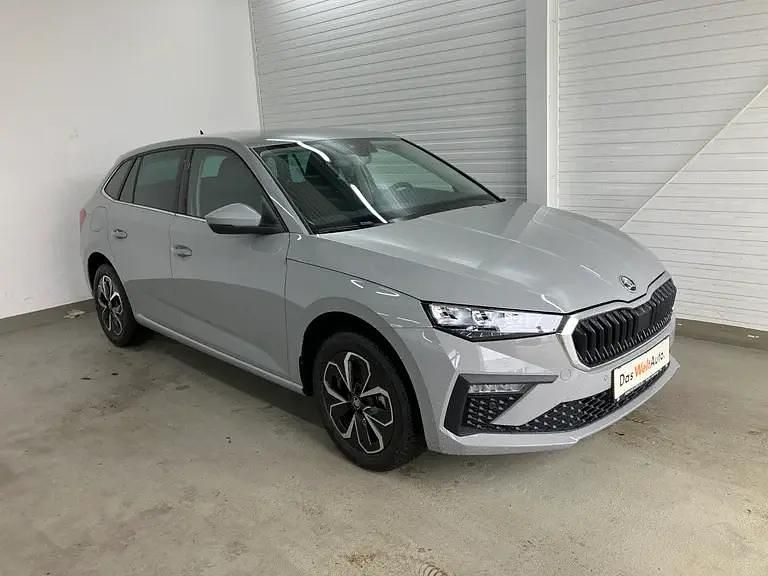 Mittelgrau normal Neu 2025 Skoda Scala Selection Kleinwagen | € 26.490 (Fairer Preis) - Bild 1/4