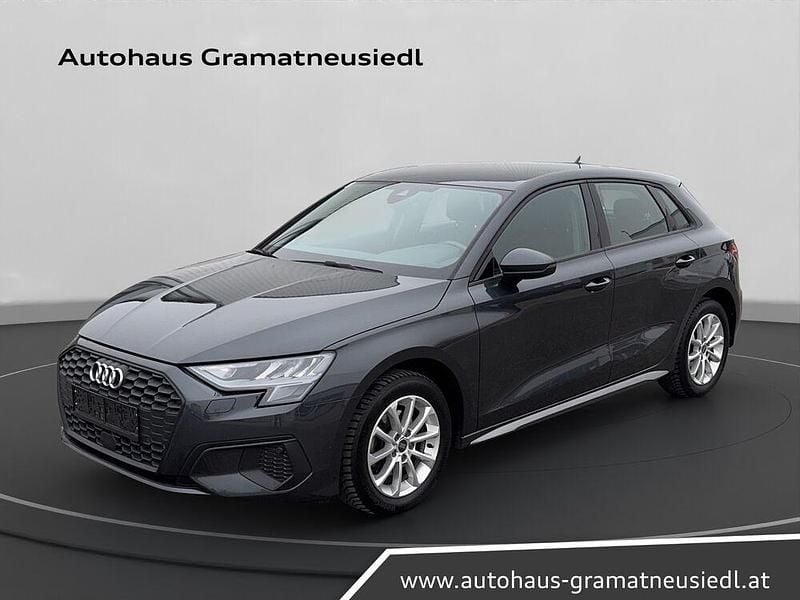 Gebraucht Audi A3 Basis 116 PS (85 kW) 2022 Hellgrau  metallic Limousine