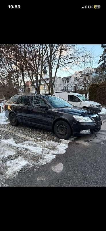Gebraucht Skoda Octavia Ambition 105 PS (77 kW) 2012 Schwarz Kombi