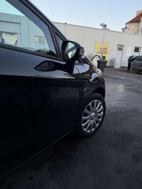 Gebraucht Ford Fiesta Trend 65 PS (47 kW) 2016 Schwarz Limousine