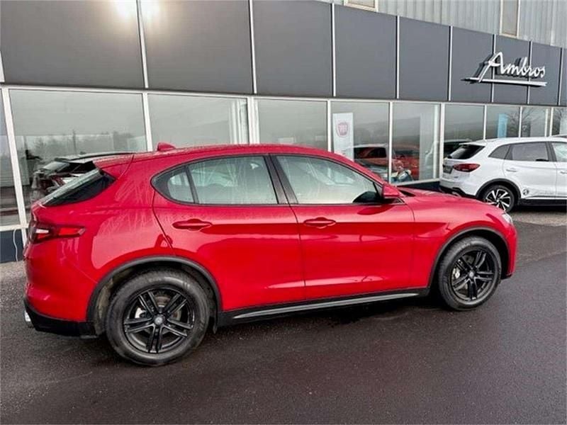 Gebraucht Alfa Romeo Stelvio Super 150 PS (110 kW) 2017 Rot SUV