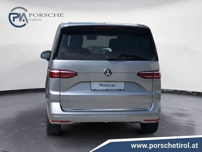 Gebraucht VW Multivan Style 218 PS (160 kW) 2024 Silber  metallic Van