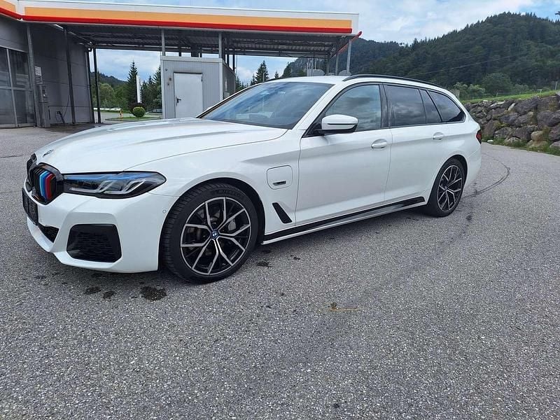 Gebraucht BMW 530e M Sport 292 PS (214 kW) 2022 Weiß Kombi