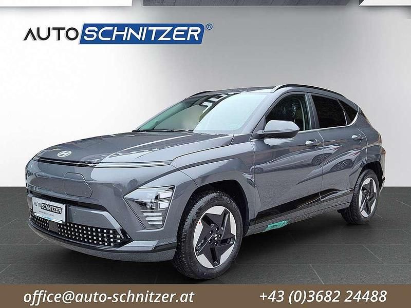 Grau Neu 2025 Hyundai Kona GO! SUV | € 39.380 (Etwas zu teuer) - Bild 1/4