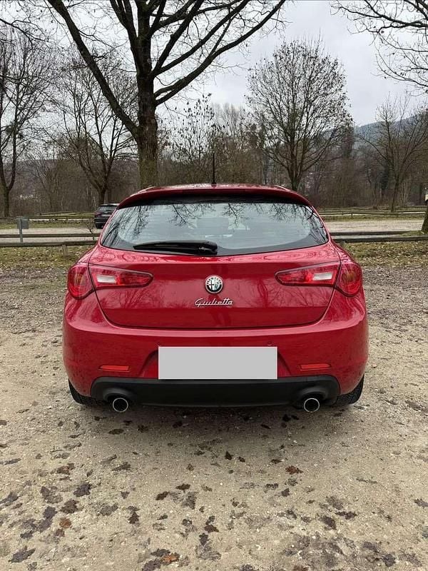 Gebraucht Alfa Romeo Giulietta Distinctive 140 PS (102 kW) 2013 Rot Limousine