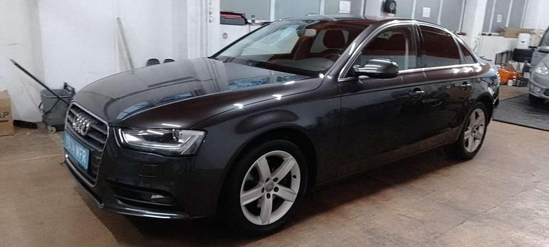 Schwarz Gebraucht 2014 Audi A4 Limousine | € 11.998 - Bild 1/4