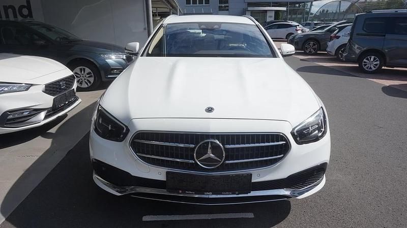 Gebraucht Mercedes E300 194 PS (142 kW) 2022 Weiss  normal Kombi