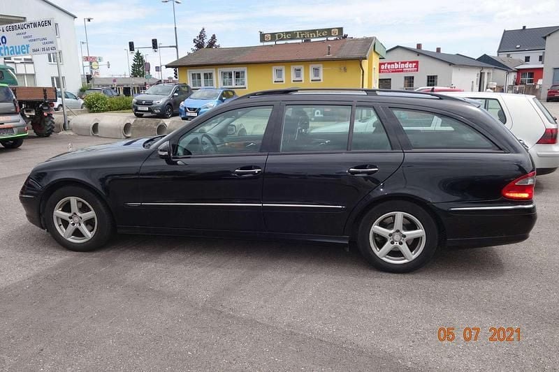 Gebraucht Mercedes E220 Elegance 170 PS (125 kW) 2008 Schwarz Kombi