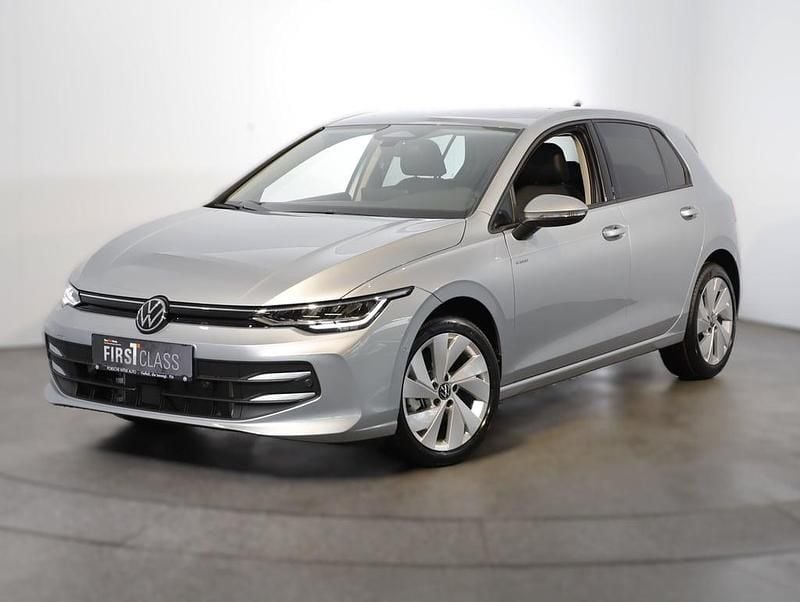 Neu VW Golf VIII 115 PS (84 kW) 2026 Silber  metallic Limousine