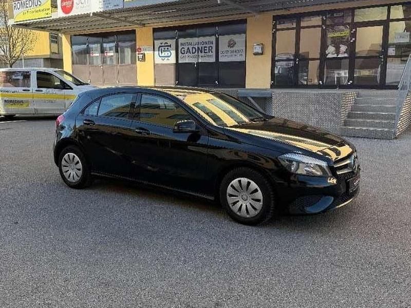 Gebraucht Mercedes A180 122 PS (89 kW) 2013 Schwarz Kleinwagen