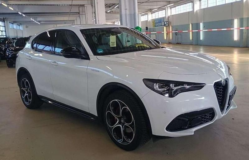 Gebraucht Alfa Romeo Stelvio Veloce 209 PS (153 kW) 2024 Weiß SUV